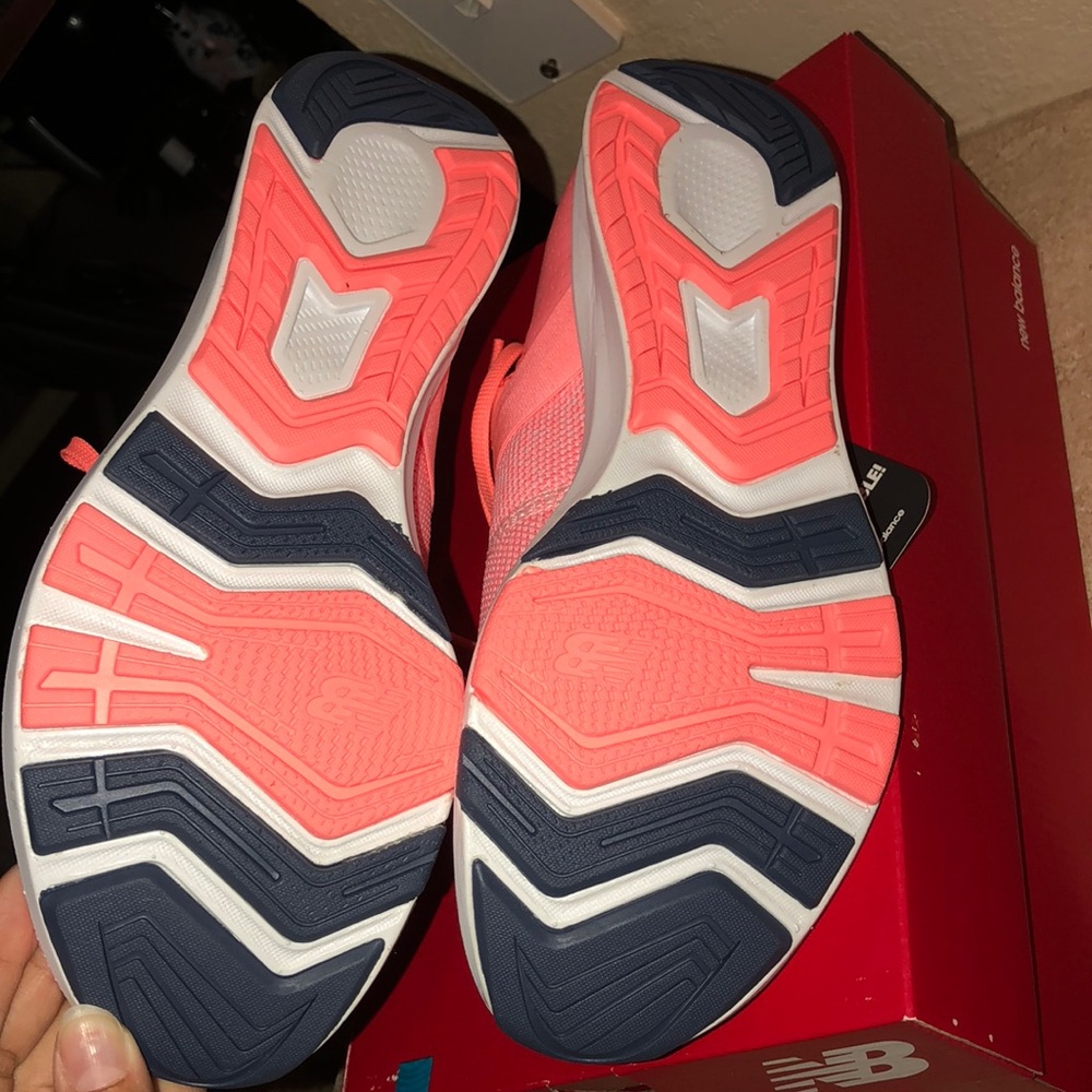 ⭐️SALE⭐️NWT&BOX vivid pink New Balance training👟 - Picture 5 of 6